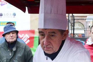 Sladké zítřky s pachem benzínu: Babišův kabinet slibuje modré z nebe na dluh - Médium.cz